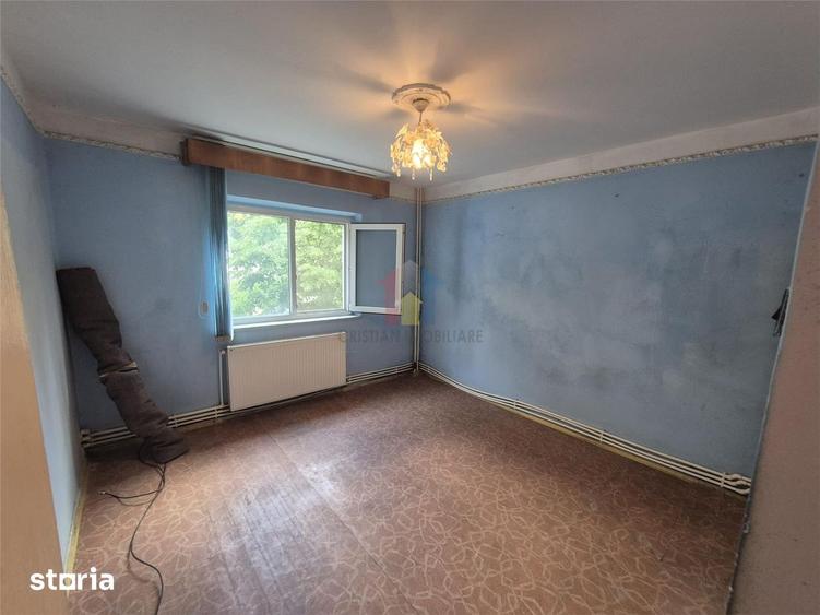 Apartament cu 2 camere decomandat în Calarași 4