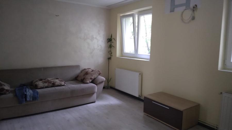 Apartament cu 3 camere decomandat, mobilat în Vitan Mall