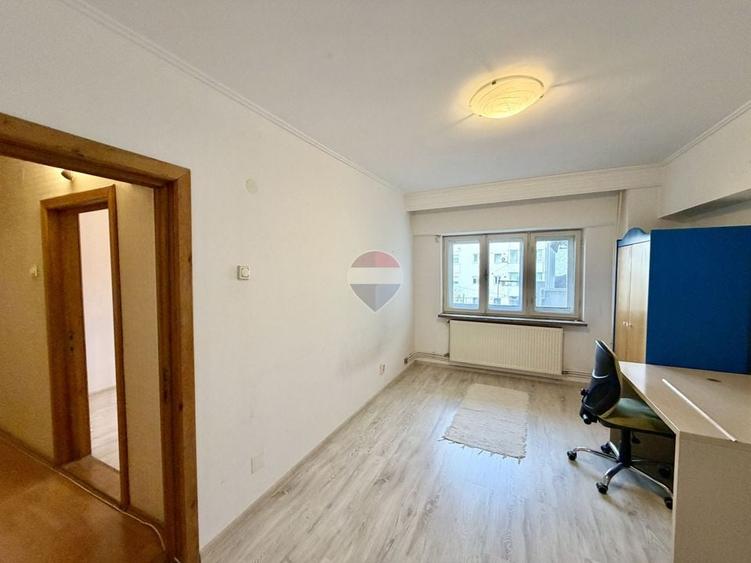 Apartament cu 3 camere decomandat în Central