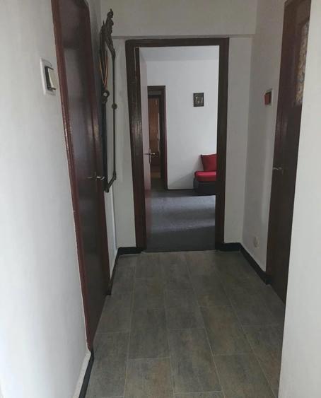 Apartament cu 3 camere semidecomandat în Drumul Taberei