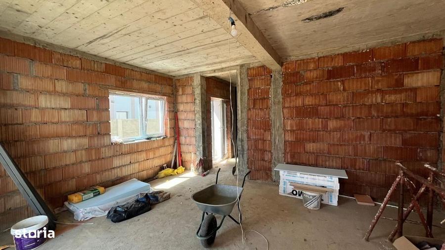 Casă cu 4 camere cu Teren 285 Mp în Urseni