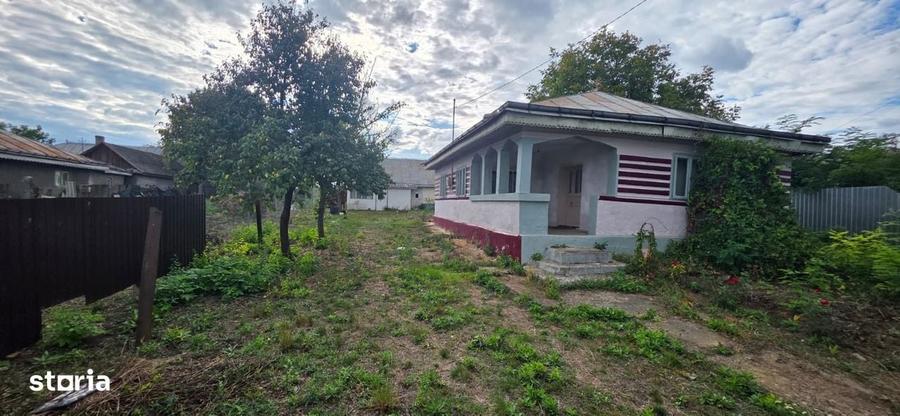 Casă cu 3 camere în Siretu