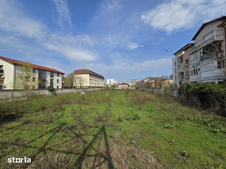 Teren de 5000 mp, în Drumul Taberei