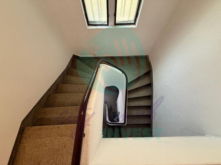 Apartament cu 4 camere semidecomandat, mobilat în P-ța Sfântul Ștefan