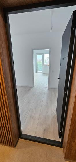 Apartament cu 2 camere decomandat în Tractorul
