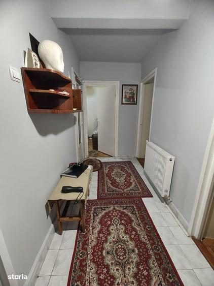 Apartament cu 3 camere decomandat în Progresul