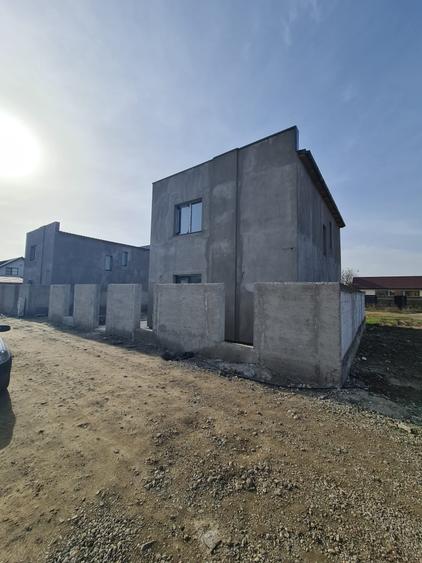 Casă individuală cu 4 camere cu Canalizare în Costi