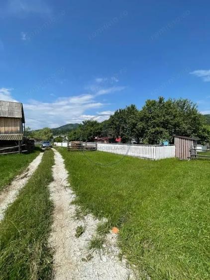 Casă cu 6 camere cu Teren 2000 Mp în Central