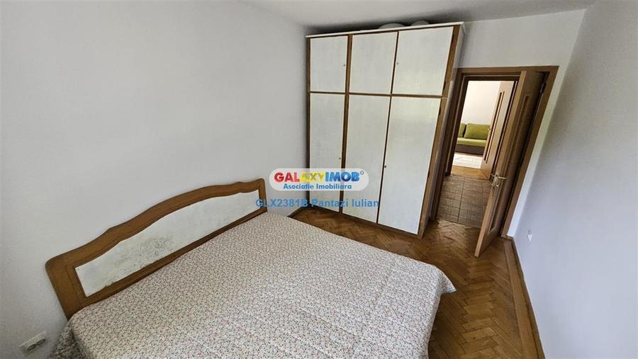 Apartament cu 3 camere semidecomandat în Titan