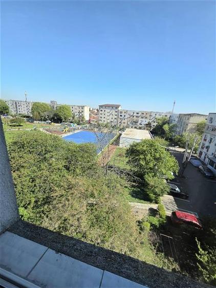 Apartament cu 3 camere semidecomandat, mobilat în Inel II