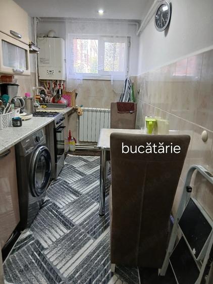 Apartament cu 3 camere semidecomandat în Micro 4