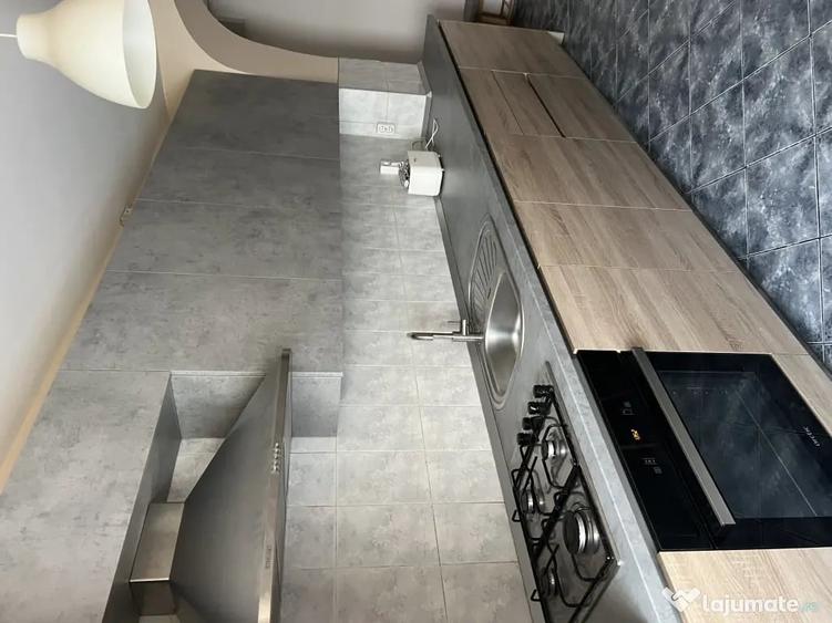 Apartament cu 3 camere decomandat în Astra
