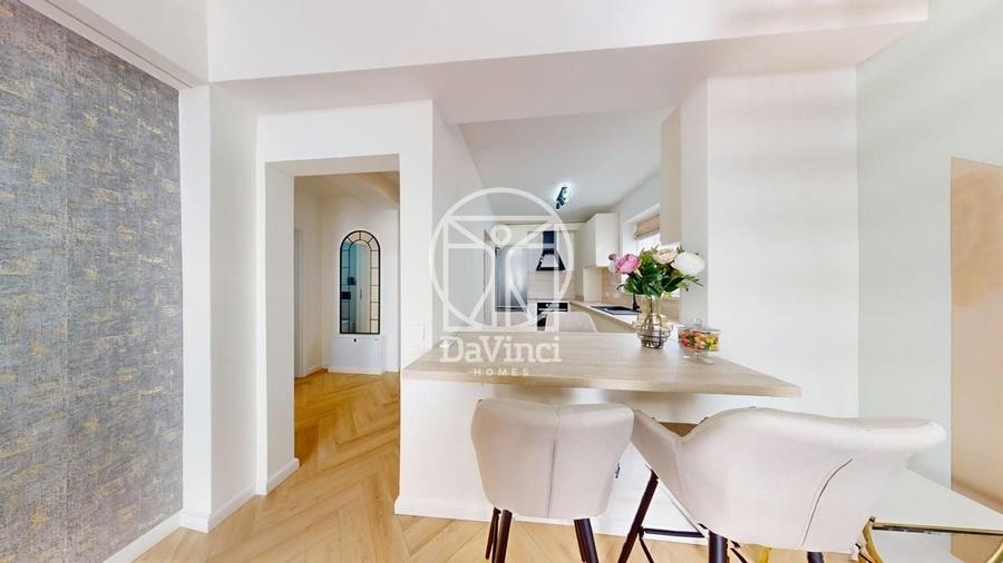 Apartament cu 5 camere semidecomandat, mobilat în Exterior Vest