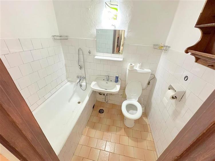 Apartament cu 3 camere semidecomandat în Narcisa