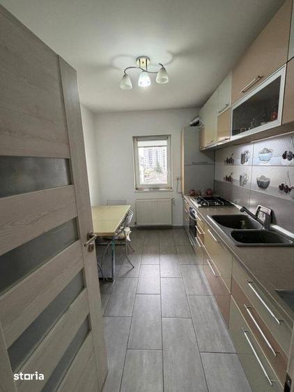Apartament cu 3 camere decomandat în Văcăresti