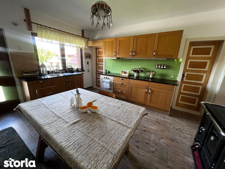 Casă cu 5 camere cu Teren 936 Mp în Central
