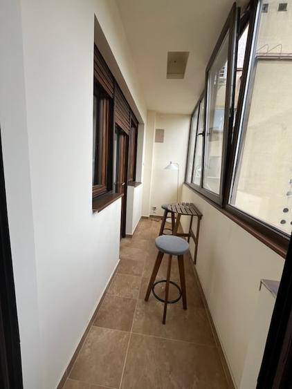 Apartament cu 5 camere semidecomandat în Unirii