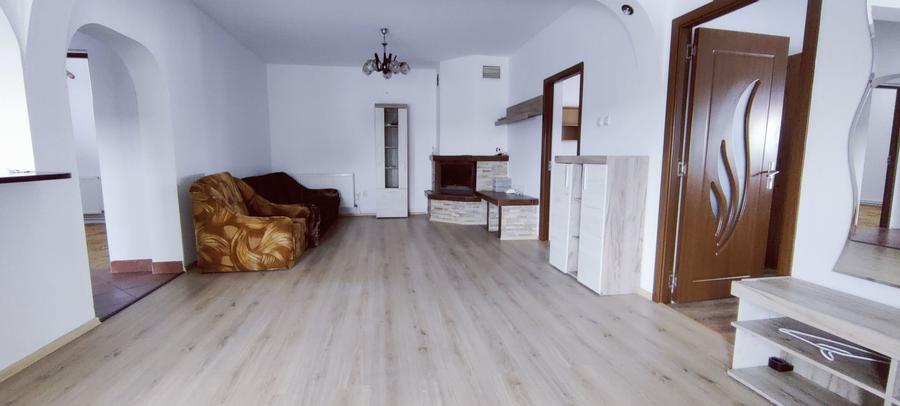 Apartament cu 5 camere decomandat, mobilat în Ghiroda