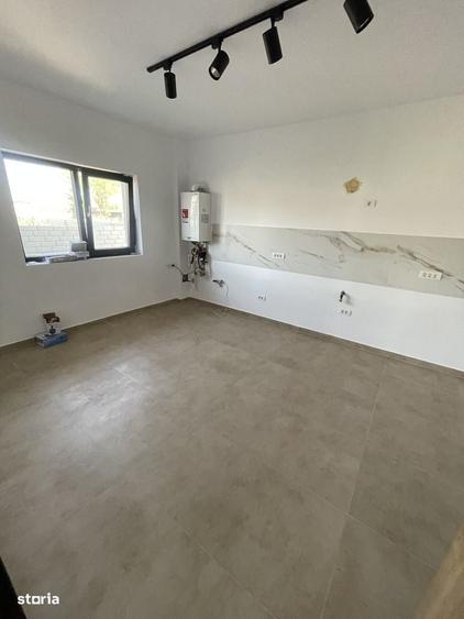 Casă cu 4 camere cu Teren 425 Mp în Domnești