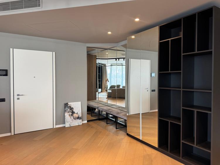 Apartament cu 4 camere decomandat în Herăstrău