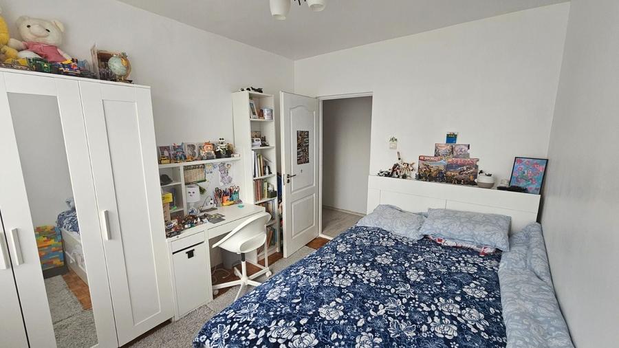 Apartament cu 4 camere nedecomandat în Central
