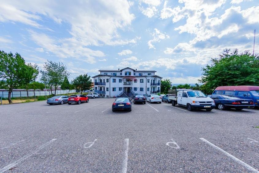 Apartament cu 3 camere decomandat, mobilat în Valea Borcutului