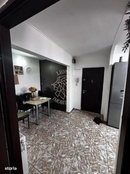 Apartament cu 3 camere decomandat în Central — fotografia 3