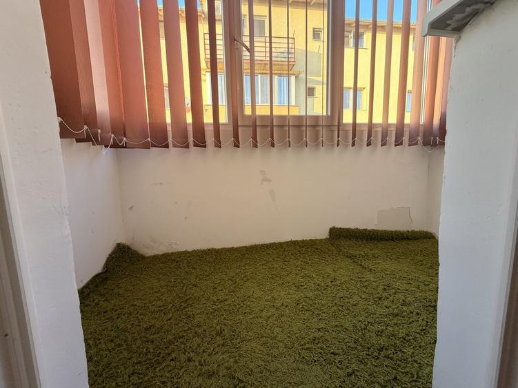 Apartament cu 3 camere semidecomandat, mobilat în Girocului