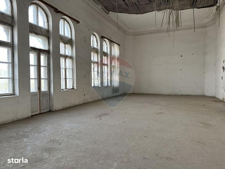 Spațiu comercial, de 2,500 mp, în Ultracentral