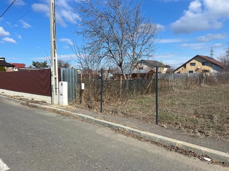 Teren Construcții intravilan de 1032 mp, în Sud