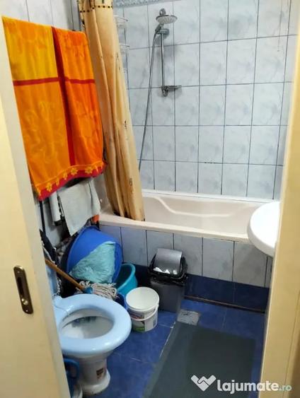 Apartament cu 3 camere decomandat în Primăverii