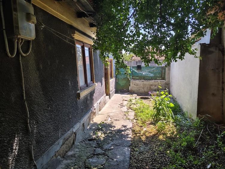 Casă cu Teren 200 Mp în Palas