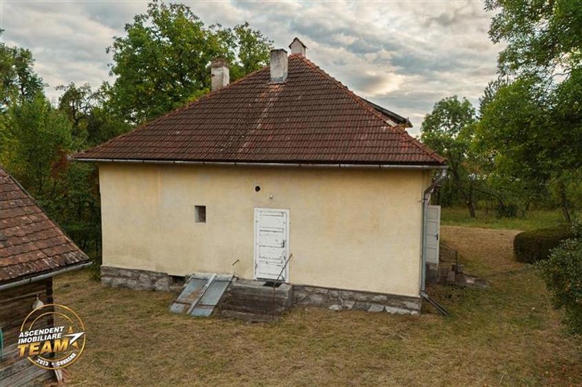 Casă individuală cu 3 camere cu Canalizare în Central