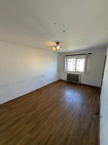 Apartament cu 3 camere decomandat în Alexandru cel Bun