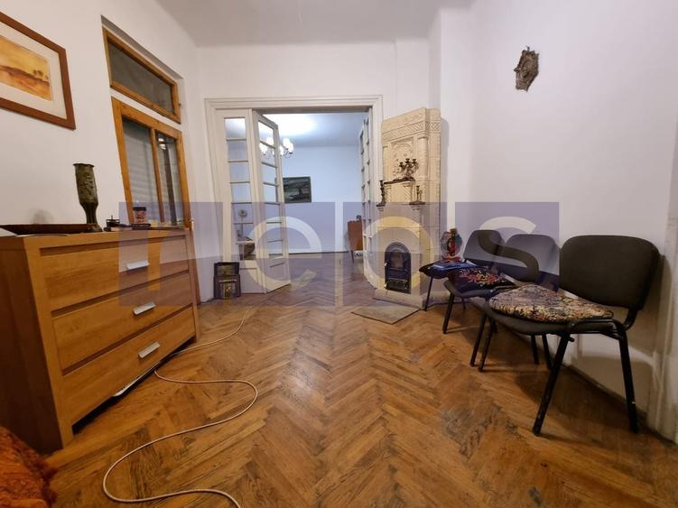 Casă cu 9 camere cu Canalizare în Unirii