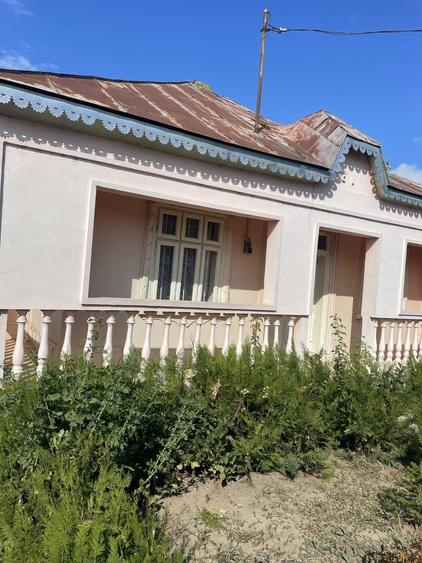 Casă cu 4 camere cu Teren 2820 Mp în Central