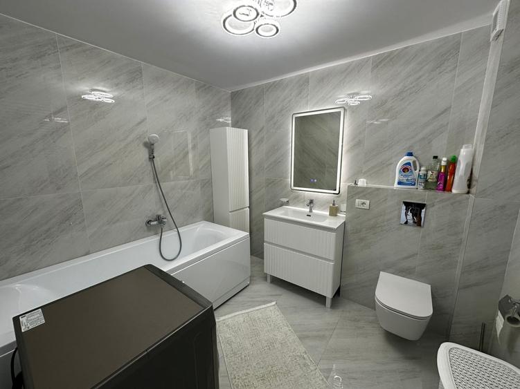 Casă individuală cu 6 camere cu Canalizare în Colentina
