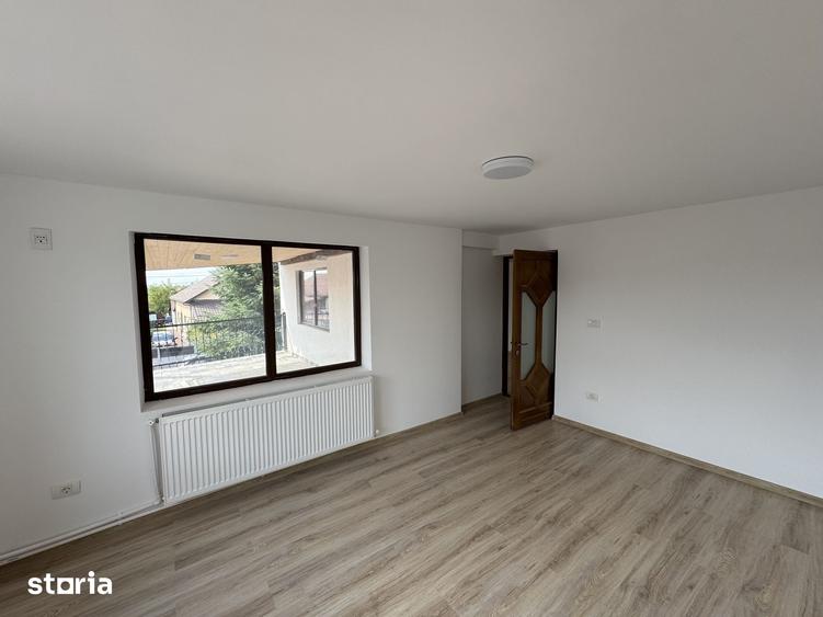 Casă cu 4 camere cu Teren 1000 Mp în Holboca