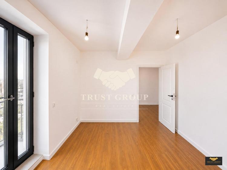 Penthouse cu 3 camere decomandat în Vatra Luminoasă