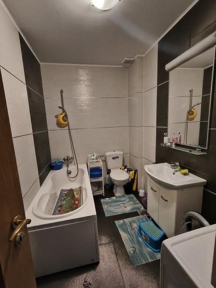 Apartament cu 3 camere decomandat în Poiana Țapului