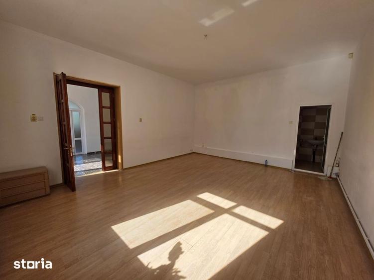 Casă cu 4 camere cu Teren 140 Mp în Central