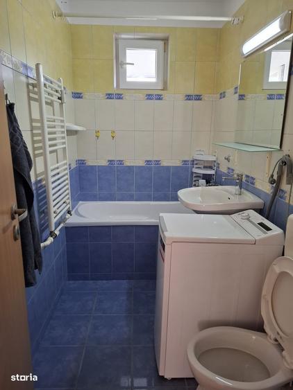 Apartament cu 3 camere semidecomandat, mobilat în Uverturii