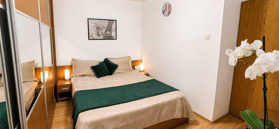 Apartament cu 3 camere decomandat în Uiasca