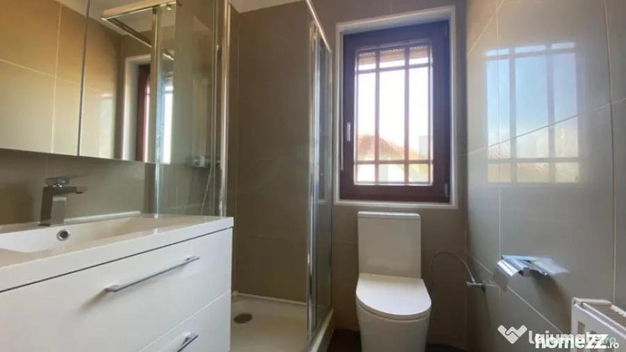 Casă cu 5 camere cu Teren 430 Mp în Corbeanca