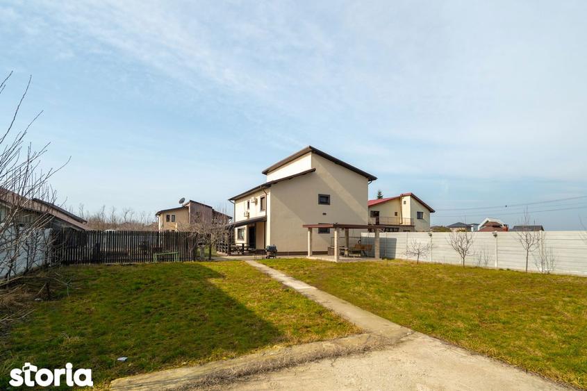 Casă cu 7 camere cu Garaj în Brănești