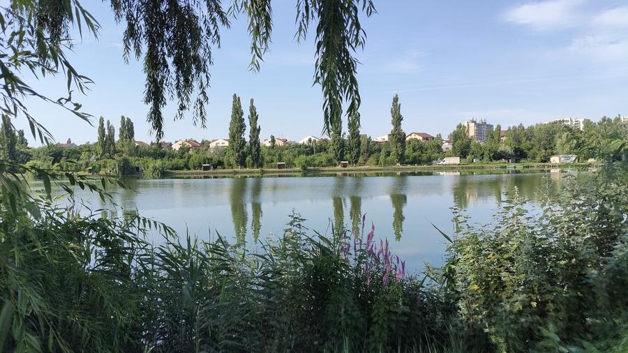 Apartament cu 2 camere decomandat, mobilat în Sisești