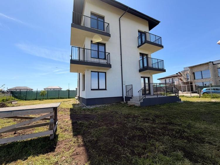 Casă individuală cu 8 camere cu Canalizare în Rahova