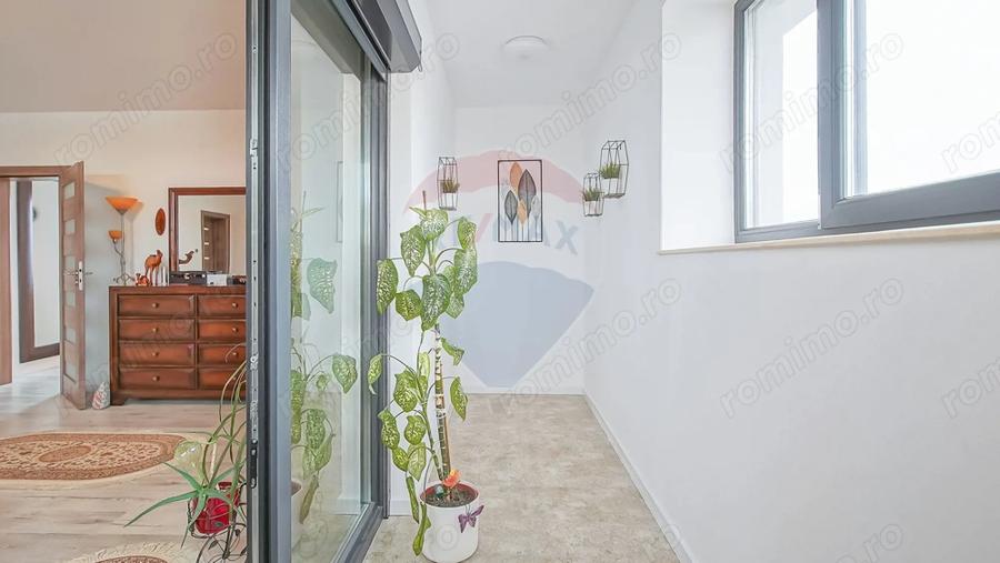 Casă cu 8 camere cu Teren 733 Mp în Bartolomeu