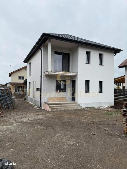 Casă cu 4 camere în Tărlungeni