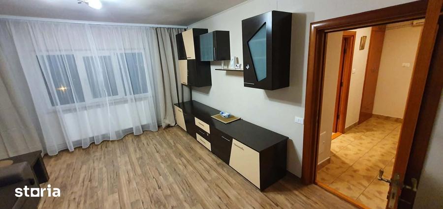 Apartament cu 3 camere decomandat, mobilat în Aurel Vlaicu